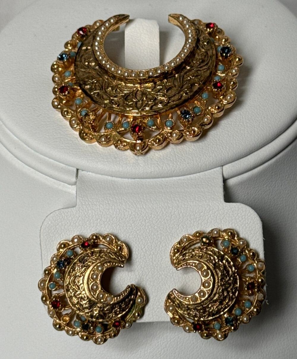 Vintage mid century Crown Brooch & clip on earrings by the Art Jewelry Company